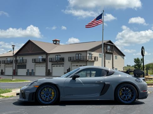 Used 2024 Porsche 718 Cayman GT4 RS RWD image 29
