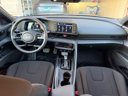 Used 2025 Hyundai Elantra Sport image 13