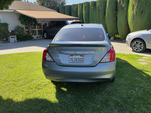 Used 2014 Nissan Versa SL w/ Tech Package image 8