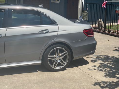 Used 2015 Mercedes-Benz E 350 4MATIC Sedan image 9