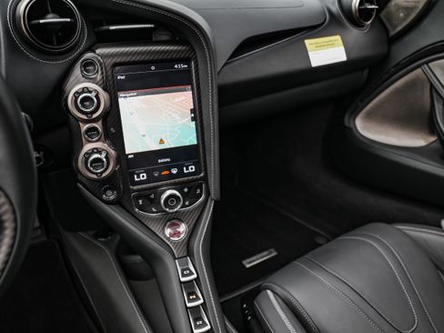 Used 2018 McLaren 720S Luxury RWD image 6