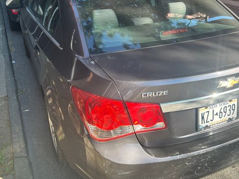 Used 2011 Chevrolet Cruze LT image 10