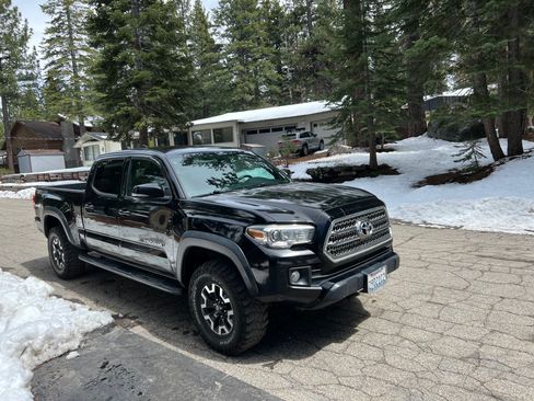 Used 2016 Toyota Tacoma TRD Off-Road w/ Exterior Package image 1