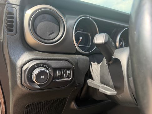 Used 2018 Jeep Wrangler Unlimited Sport S AWD/4WD image 14