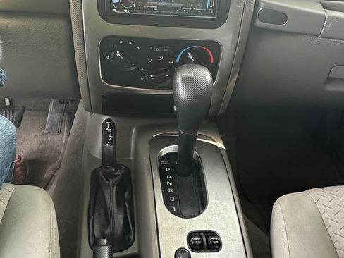 Used 2006 Jeep Liberty Renegade w/ Trailer Tow Group AWD/4WD image 23