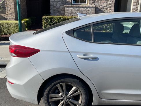Used 2018 Hyundai Elantra SEL FWD image 19