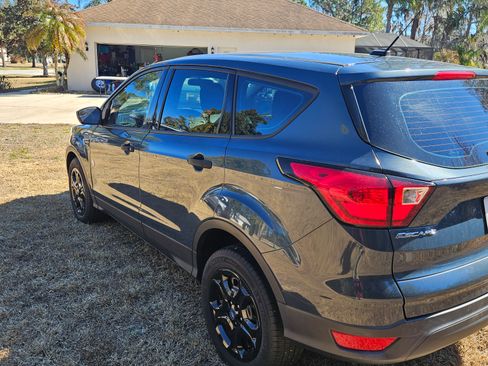 Used 2019 Ford Escape S image 4