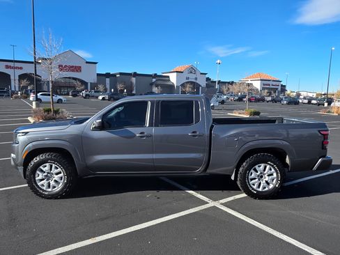 Used 2022 Nissan Frontier SV image 6