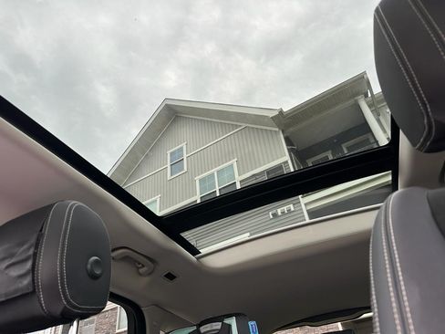 Used 2019 Land Rover Range Rover Velar image 11