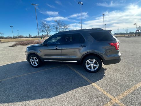 Used 2016 Ford Explorer XLT image 18