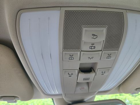 Used 2010 Mercedes-Benz E 350 4MATIC Sedan image 16