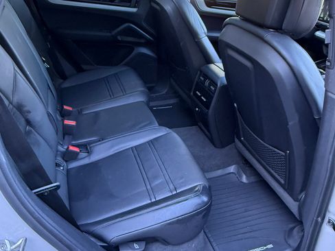 Used 2025 Porsche Cayenne S image 8