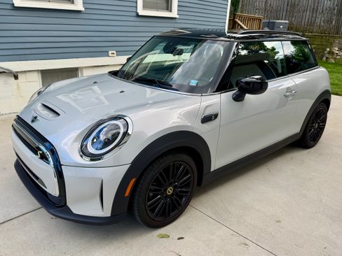 Used 2023 MINI Cooper SE FWD image 4