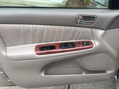 Used 2005 Toyota Camry XLE FWD image 9