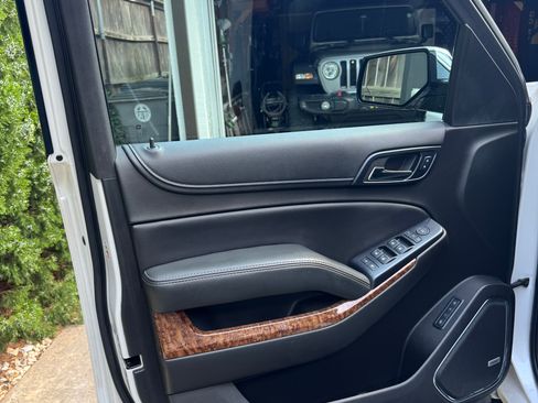 Used 2018 Chevrolet Suburban Premier image 24