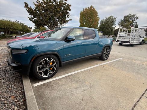 Used 2022 Rivian R1T Launch Edition image 1