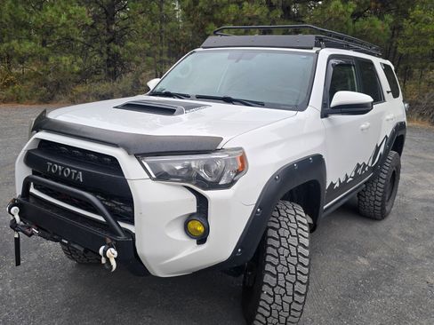 Used 2017 Toyota 4Runner TRD Pro image 2
