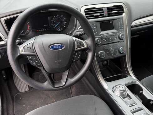 Used 2017 Ford Fusion SE FWD image 11