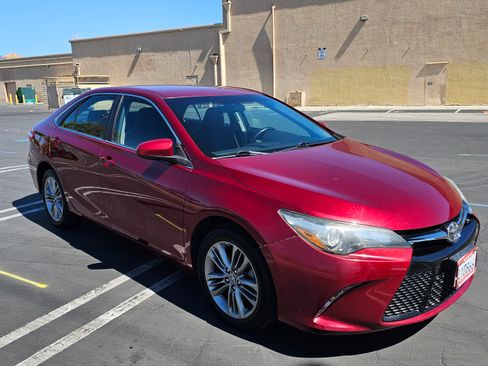 Used 2015 Toyota Camry SE image 4
