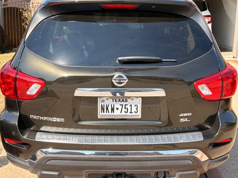 Used 2017 Nissan Pathfinder SL w/ SL Premium Package image 4