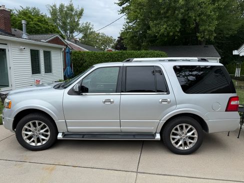 Used 2016 Ford Expedition Limited AWD/4WD image 2