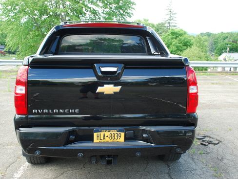 Used 2013 Chevrolet Avalanche LTZ AWD/4WD image 5
