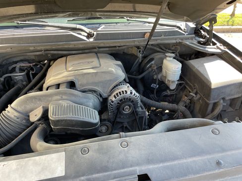 Used 2012 Chevrolet Suburban LTZ image 5