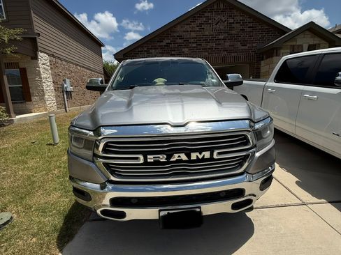 Used 2019 RAM 1500 Laramie AWD/4WD image 5