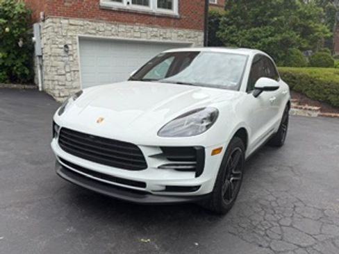 Used 2021 Porsche Macan AWD/4WD image 2
