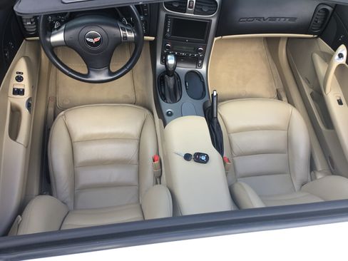 Used 2007 Chevrolet Corvette Coupe w/ Preferred Equipment Group RWD image 13