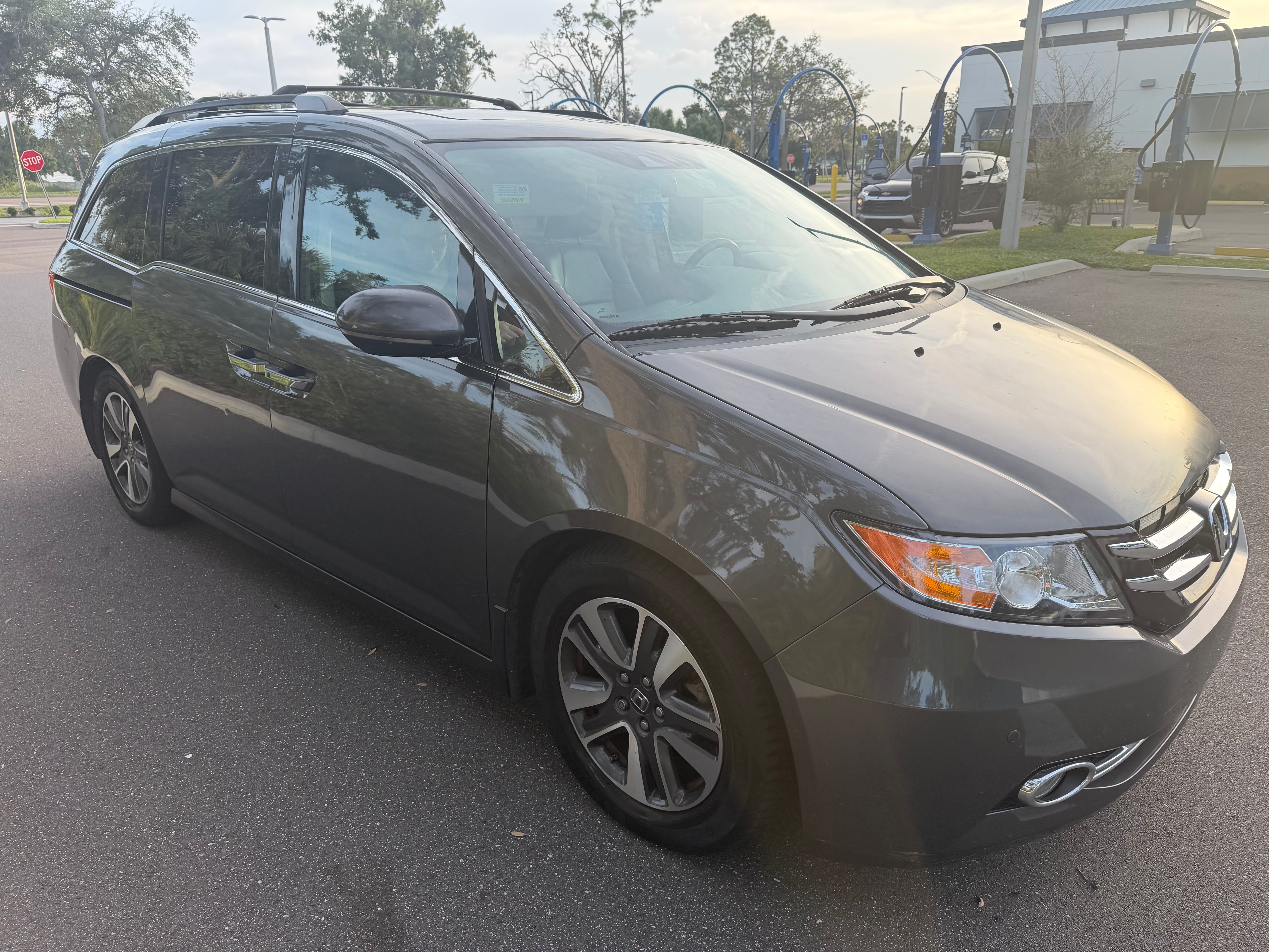 Used 2014 Honda Odyssey Touring Elite image 11
