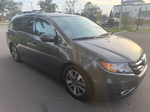 Used 2014 Honda Odyssey Touring Elite image 11