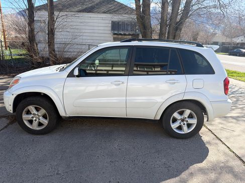 Used 2004 Toyota RAV4 4WD image 2