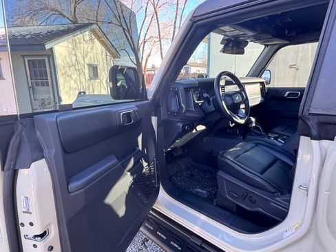 Used 2025 Ford Bronco Badlands image 11