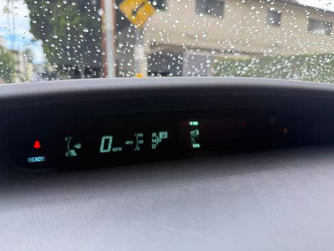 Used 2015 Toyota Prius Two FWD image 2