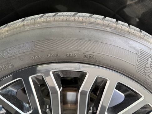 Used 2018 Cadillac Escalade ESV Premium Luxury image 19