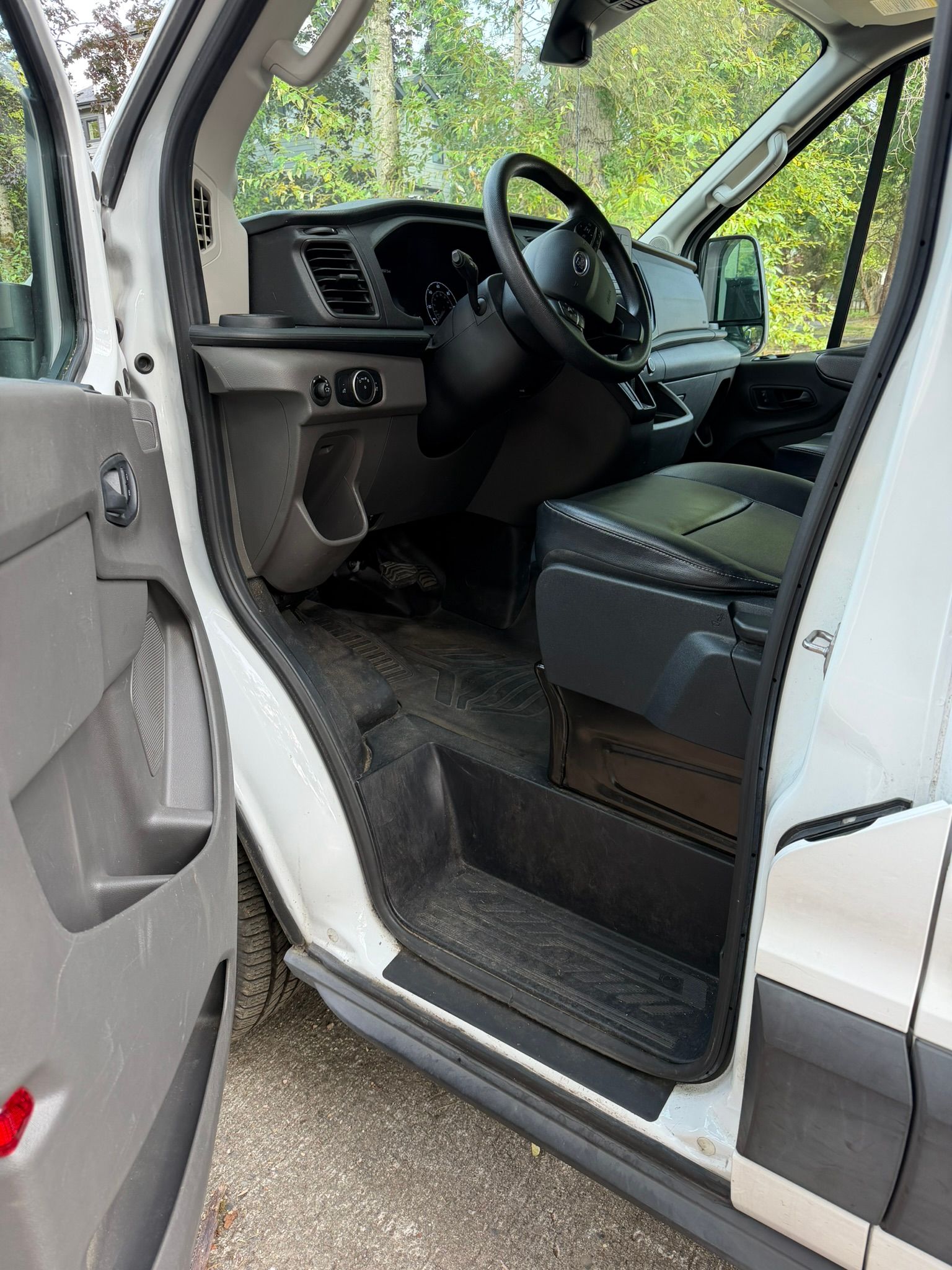 Used 2020 Ford Transit 250 Medium Roof RWD image 6