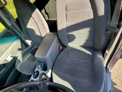 Used 2002 Ford Explorer XLT image 8