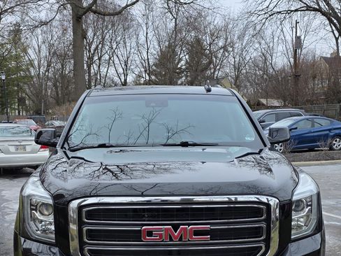 Used 2018 GMC Yukon SLT image 2