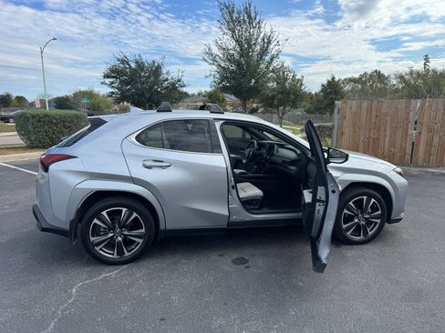 Used 2023 Lexus UX 250h FWD w/ Premium Package image 11