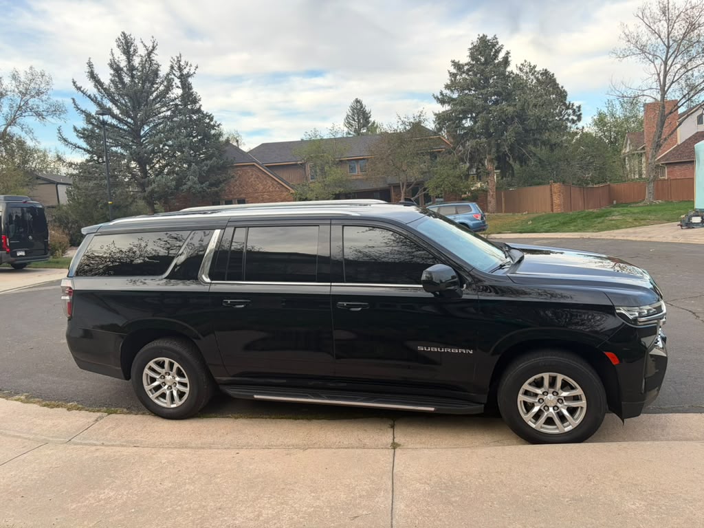 Used 2022 Chevrolet Suburban LT RWD image 15