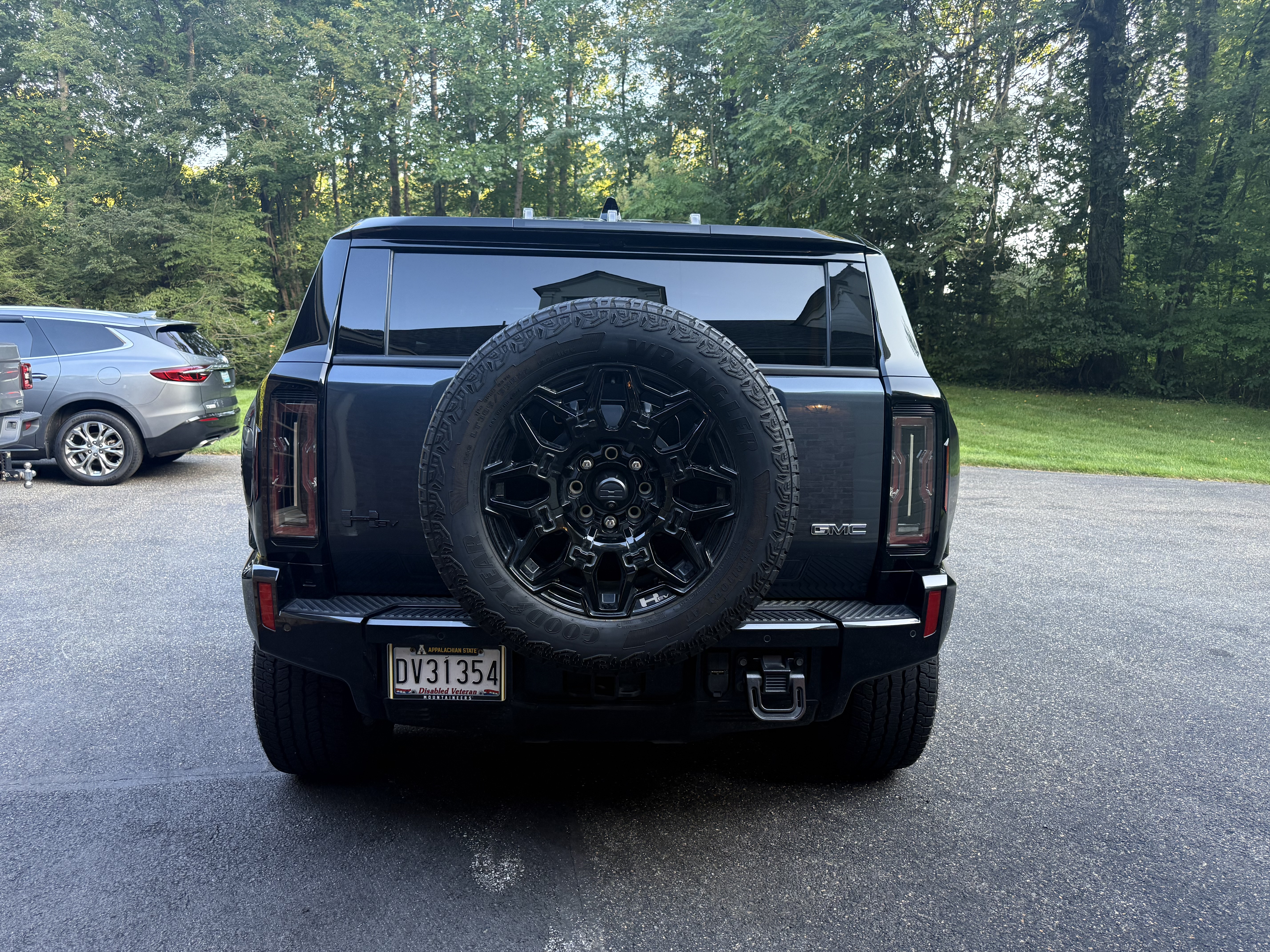 Used 2025 GMC Hummer EV 3X w/ LPO, Dark Essentials Package AWD/4WD image 8