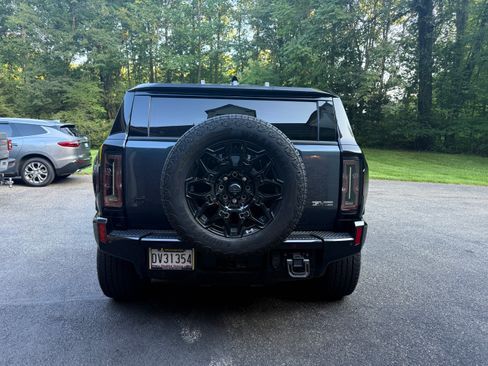 Used 2025 GMC Hummer EV 3X w/ LPO, Dark Essentials Package AWD/4WD image 9