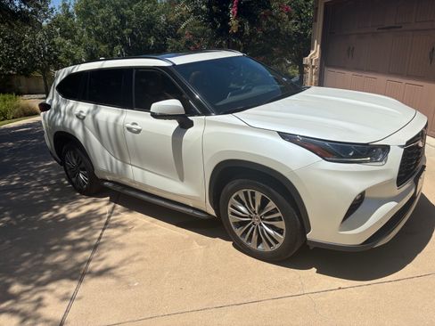 Used 2021 Toyota Highlander Platinum FWD image 5