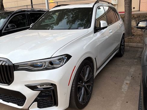 Used 2021 BMW X7 M50i w/ Luxury Seating Package image 2