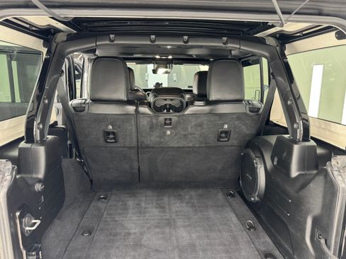 Used 2021 Jeep Wrangler Unlimited Rubicon w/ Trailer Tow Package image 12