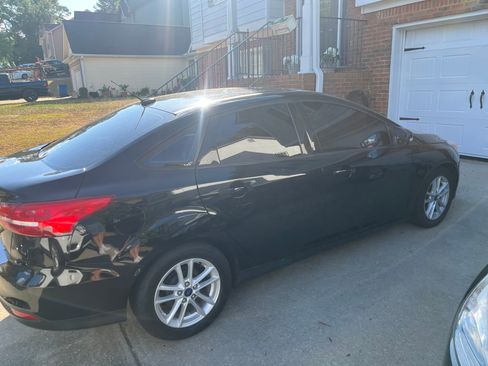 Used 2017 Ford Focus SE FWD image 5
