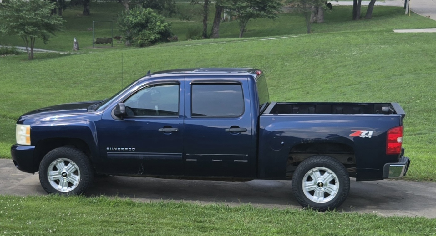 Used 2010 Chevrolet Silverado 1500 LT w/ Power Pack Plus AWD/4WD image 1
