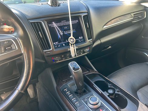 Used 2019 Maserati Levante image 8