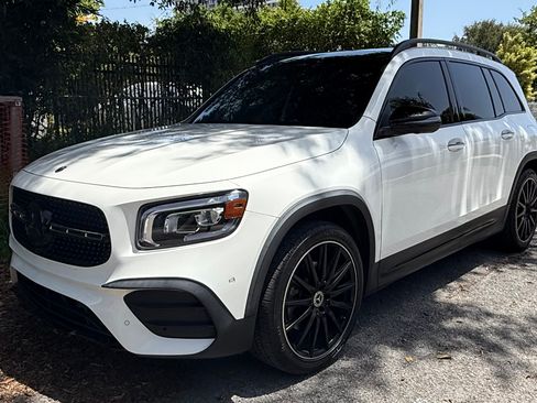 Used 2023 Mercedes-Benz GLB 250 image 1